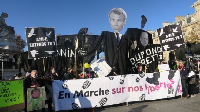 Fransa'da polis şiddeti protesto edildi