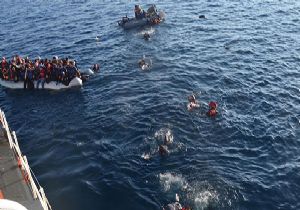 Akdeniz'de göçmen faciası: Onlarca ölü 
