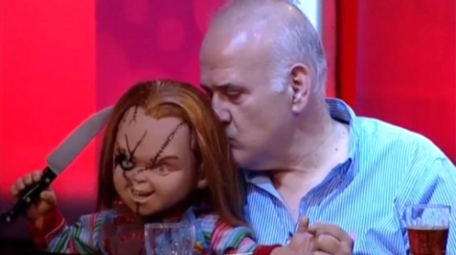 Ahmet Çakar programa Chucky'le çıktı, sosyal medyayı salladı!