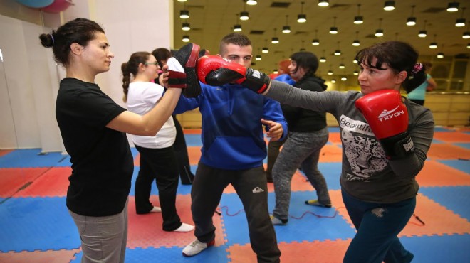 Buca'da kadınlara özel ‘kick boks' kursu