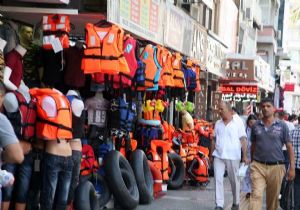 Sığınmacılar, İzmir esnafına 'can simidi' oldu