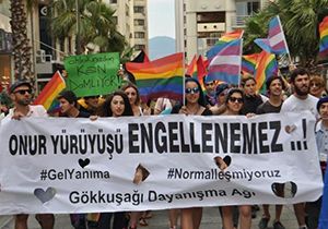 Onur Yürüyüşü'ne müdahaleye İzmir'de protesto
