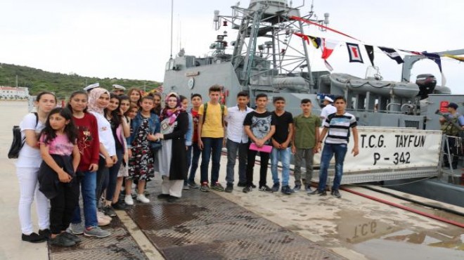 Foça'da tatbikata katılan askeri gemilere ziyaret