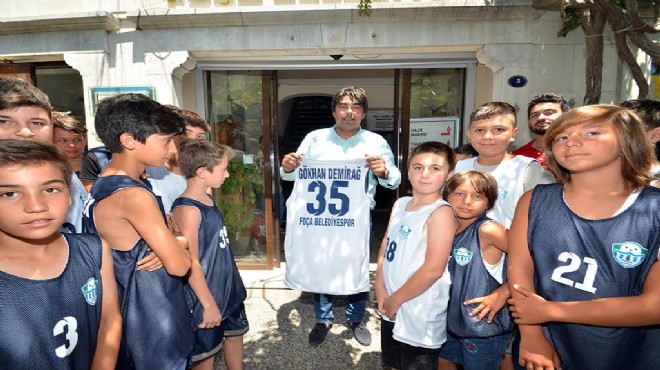 Genç basketbolculardan Başkan Demirağ'a ziyaret