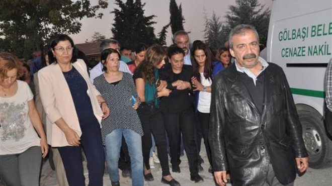 HDP'li Tuğluk'un annesinin cenazesine saldırı!