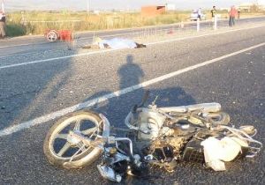 Sepetli motosikletle kontrolsüz çıktı: 2 ölü 1 yaralı