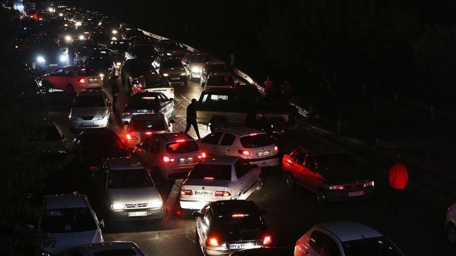 İran'da benzin zammı siyaseti sarstı!