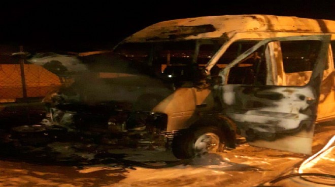 İzmir'de 40 göçmeni taşıyan minibüs yandı!