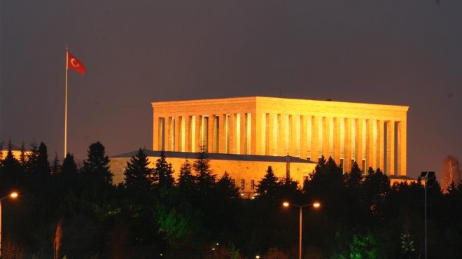 İzmir'de ‘Anıtkabir' bölünmesi: Başkanlar aynı gün oradalar fakat…