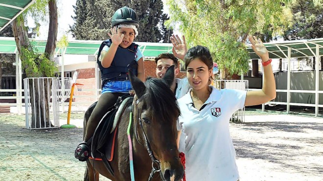 İzmir'de atlı terapi şifa dağıtıyor