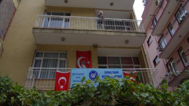 İzmir'de emekli başkonsolostan anlamlı davranış