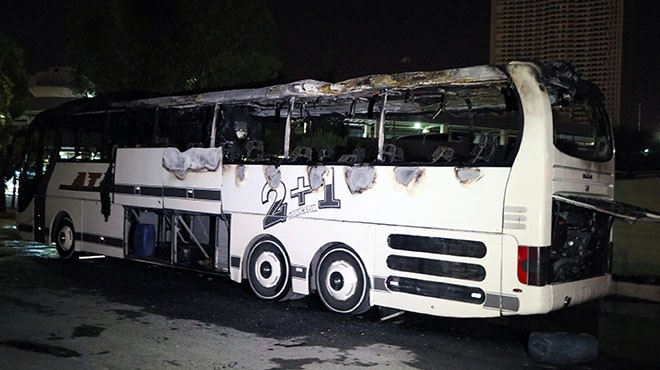 İzmir'de faciaya kıl payı: Yolcu otobüsü alev topuna döndü