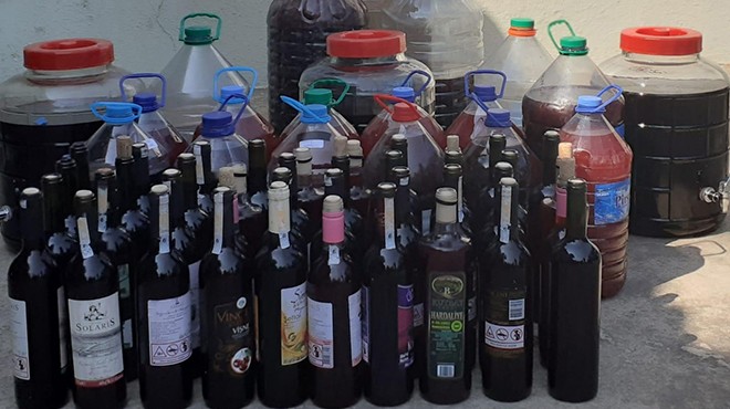 İzmir'de kaçak içki operasyonu: Litrelerce şarap ele geçirildi!