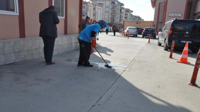 İzmir’de korkunç olay: Hastane bahçesinde doktoru bıçakladı!