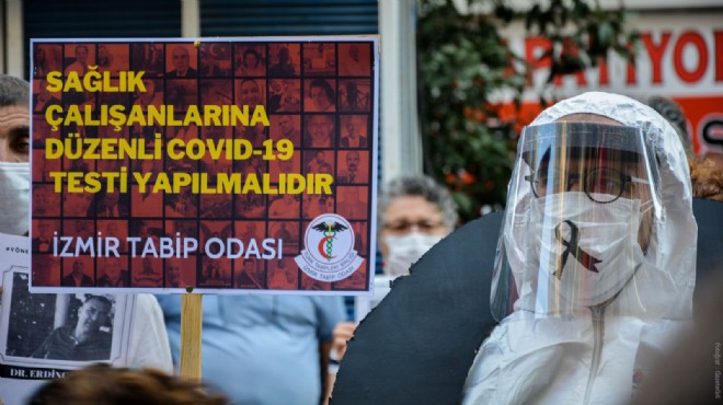 İzmir’de korona kurbanı sağlık çalışanları için saygı duruşu