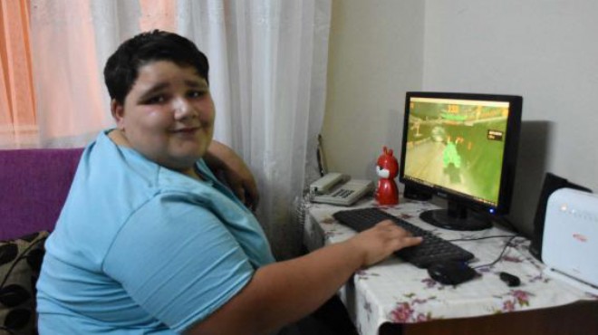 İzmir'de obezite hastası gencin yardım çığlığı!