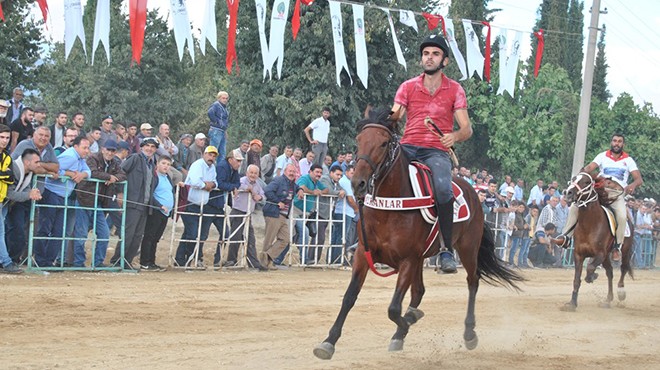 İzmir'de rahvan at yarışları heyecanı