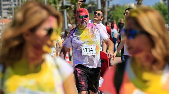 İzmir'de renkli koşu