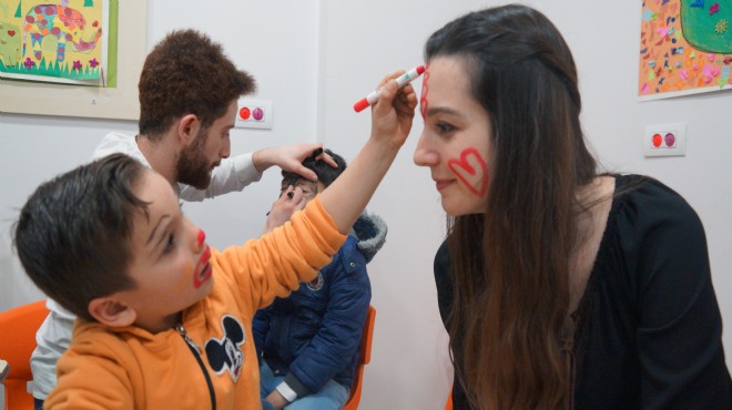 İzmir'de Suriyeli down sendromlu çocuklar için ‘mutluluk' etkinliği