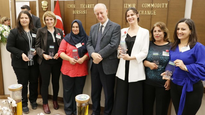 İzmir'de 'Toprağın Kadınları' ödüllendirildi