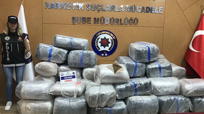 İzmir'de zehir tacirlerine ağır darbe: Yüzlerce kilo yakalandı!