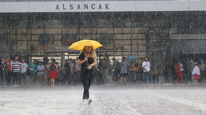 İzmir’i yağmur vurdu! Yağışlar ne kadar sürecek?