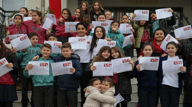 İzmir'in 'ikizler' okulunda karne sevinci