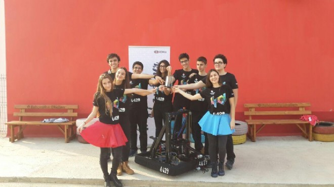 İzmir'in ilk ve tek robotik takımının ödül gururu