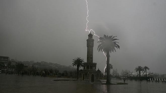 İzmir'in o ilçelerine uyarı! Kuvvetli yağış geliyor