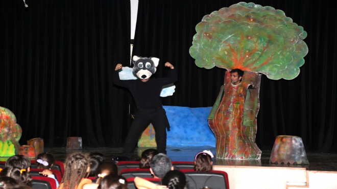 Karabağlar'da 8 bin çocuk tiyatro ile buluşacak