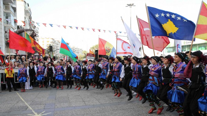 Karşıyaka'da karnaval gibi 23 Nisan buluşması