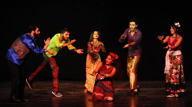Karşıyaka'nın tiyatrosundan muhteşem final