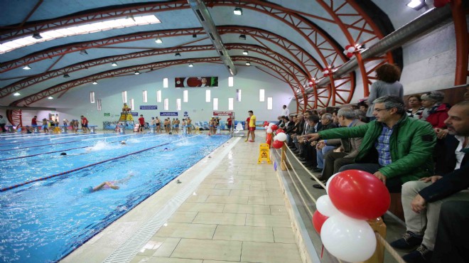 Karşıyaka'dan kadınlara özel yüzme kursu