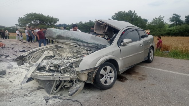 Korkunç kaza: Otomobil kağıt gibi ezildi!