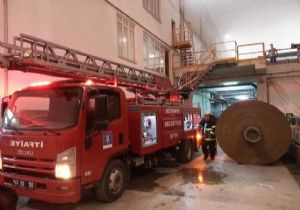 Kağıt fabrikasında korkutan yangın: 2 yaralı