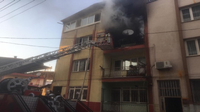 Manisa'da evi yanan kişiyi itfaiye kurtardı