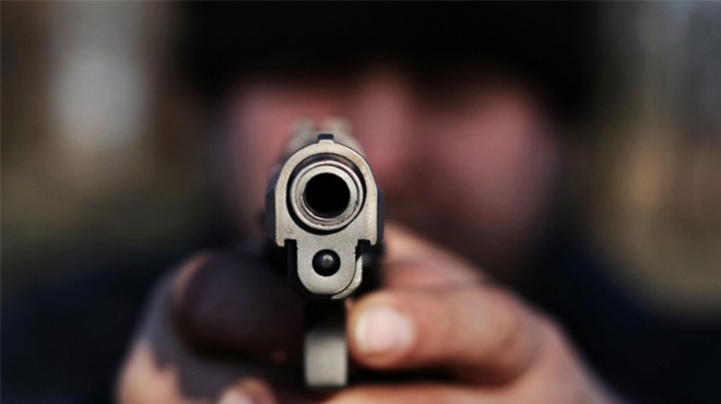 Manisa'da kanlı düello: Silah tutukluk yapınca...