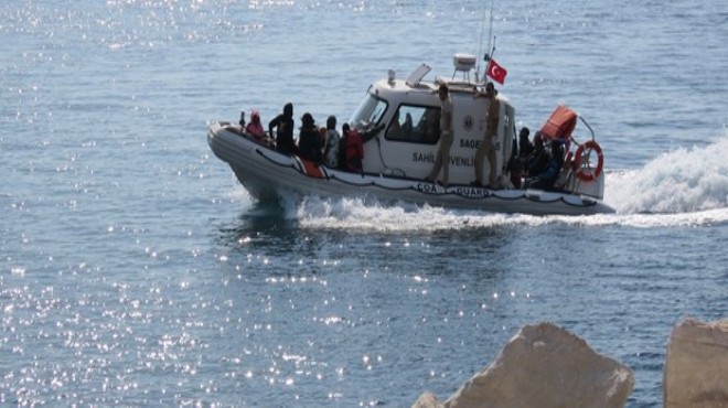 Muğla'da denizde mahsur kalan 22 kaçak göçmen kurtarıldı