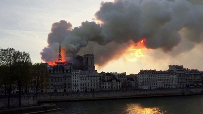 Notre Dame Katedrali'nde büyük yangın!