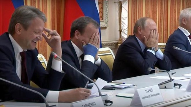 Rus Bakan'ın gafı Putin'i utandırdı
