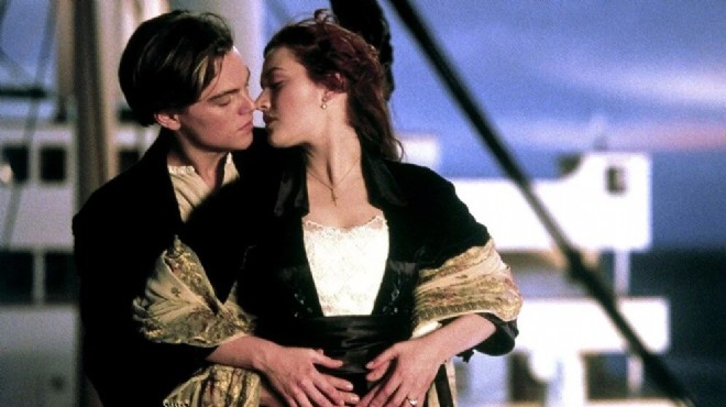 Titanic'te Rose'u hayatta tutan kapı rekor fiyata satıldı