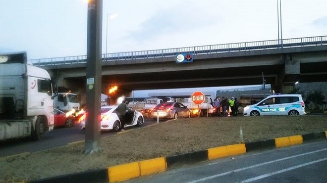 Turgutlu'da, İzmir istikameti trafiğe kapatıldı