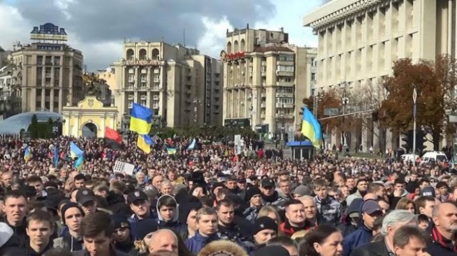Ukrayna'da on binler cumhurbaşkanını protesto etti