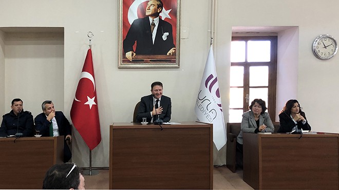 Urla Belediyesi'nde esnaf zirvesi: 'Kaldırım işgaline son verin' çağrısı!