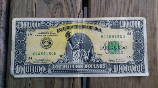 Uşak'ta 1 milyon dolarlık banknot ele geçirildi
