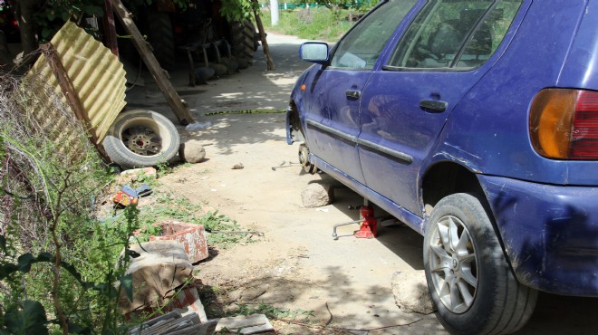 Uşak'ta talihsiz ölüm: Lastik değiştirirken arabanın altında kaldı