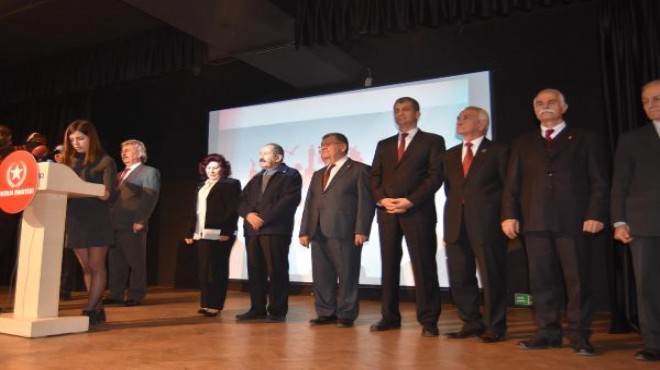 Vatan Partisi İzmir'de 27 ilçede adaylarını açıkladı
