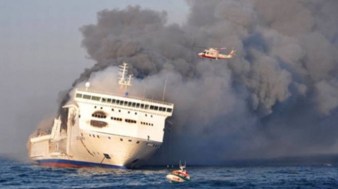 Yüzlerce yolcusu bulunan feribotta patlama!