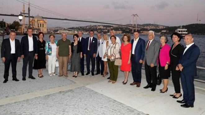 11 başkan yan yana... Soyer'den İstanbul'da çalıştay mesaisi