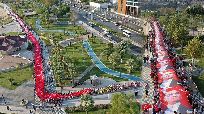 30 Ağustos coşkusu Bayraklı'yı sardı